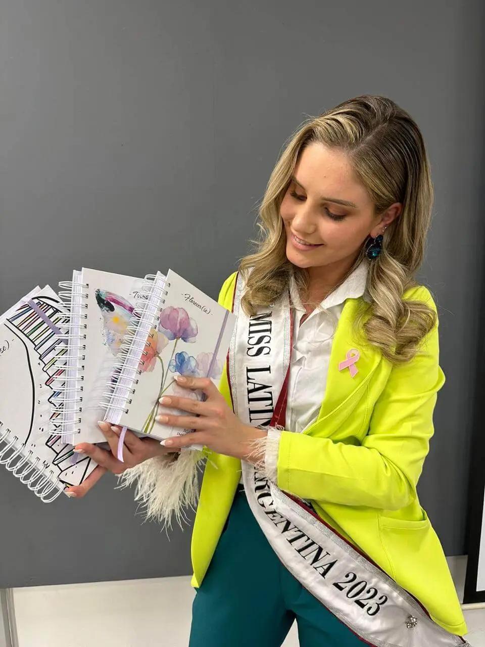 Ana Paula junto con su proyecto Insignia, enfocado a ayudar a las personas a alcanzar todas sus metas